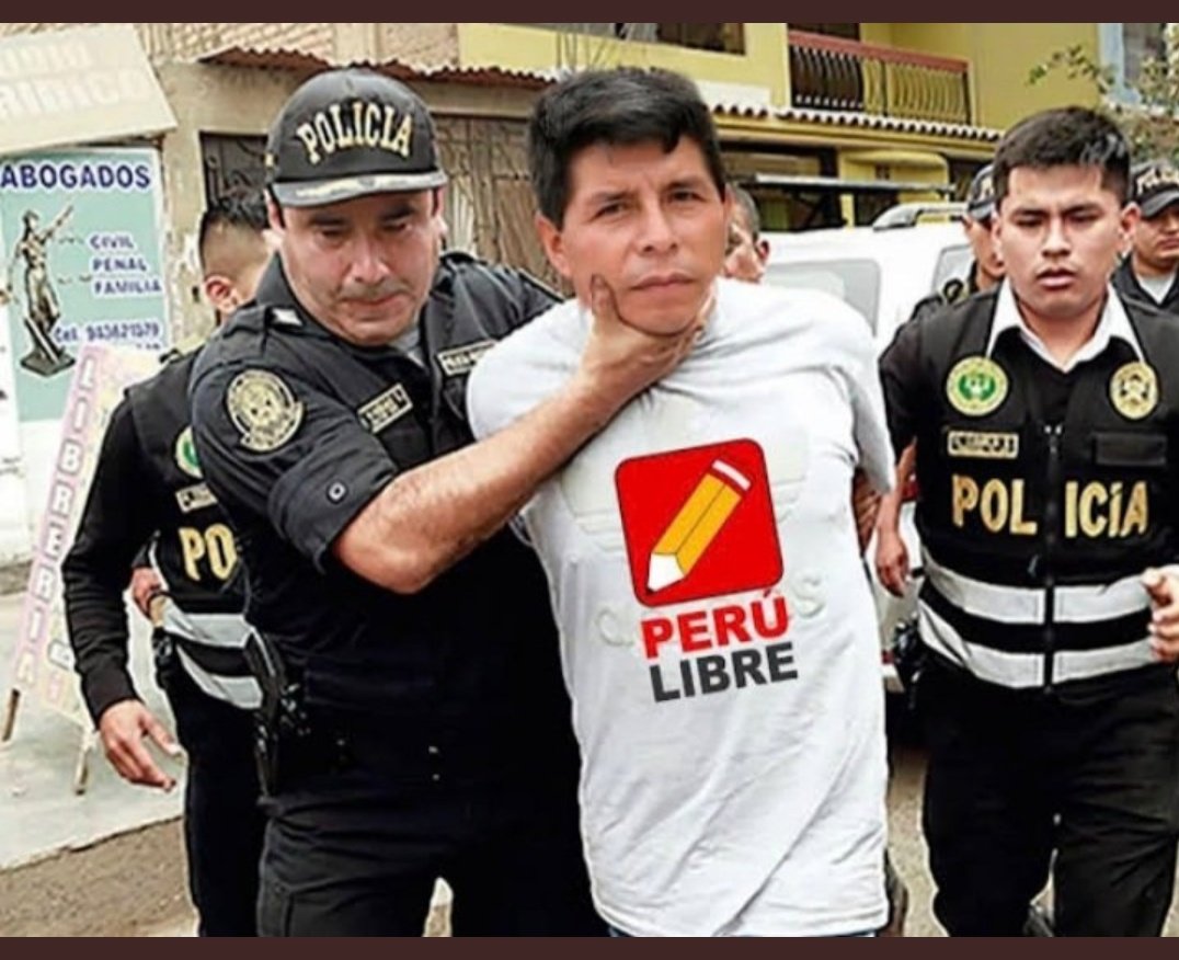 TierraIca's tweet photo. @Virgini40339964 @FrancoWarthon @DinaErcilia @congresoperu @CCFFAA_PERU Virginia POLICIA Y FFAA así CLARO QUE DEBEMOS APOYARLOS... YA CALLO ESTE ASNILLO por querer instalar el comunismo con @JorgeZa79953991 @PitucadeBarrio2 y ahora vamos por ella https://t.co/J9WLRVT9hZ