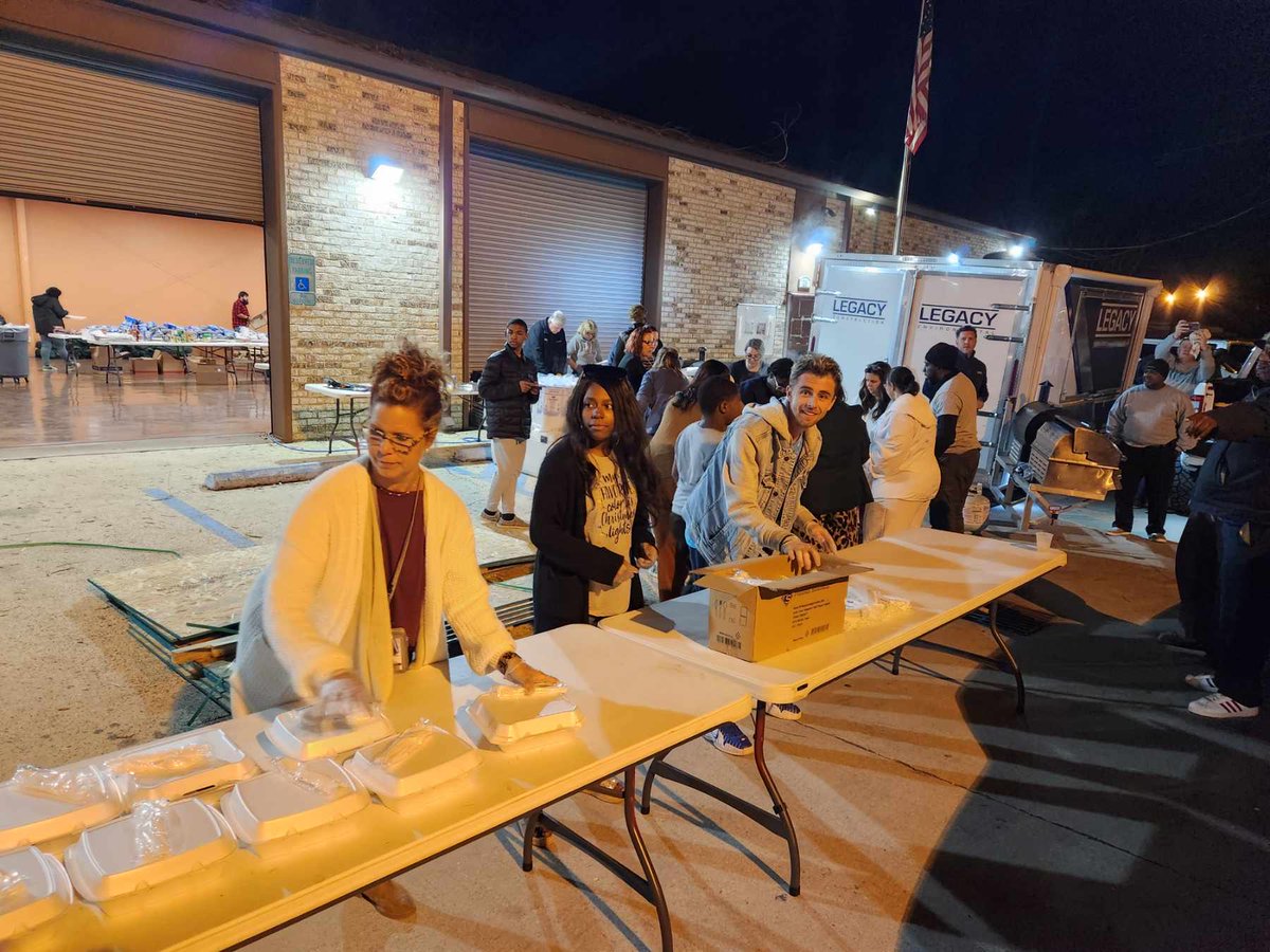 LES_TigerCubs's tweet photo. A call to action was made for our fearless faculty and staff to head to Killona after a full day's work to help with handing out hot dinners, donated supplies, and lots of hugs. 
#itsgrowtime #onebandonesound https://t.co/S93XuVSLfj