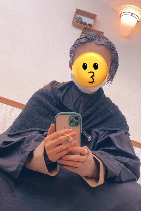 髪染め&カットなう中世ヨーロッパの人みたいな状態 