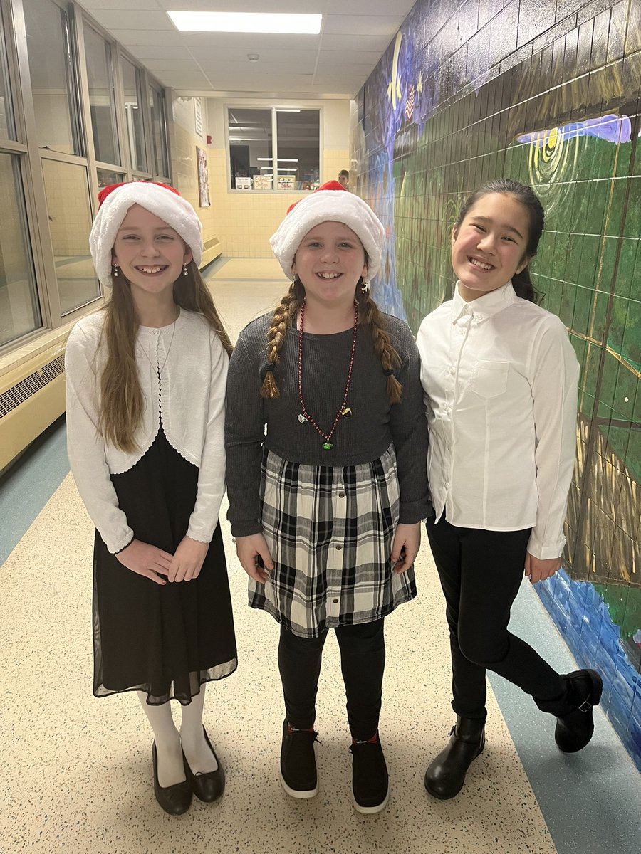 LeRoy_CSD's tweet photo. What a beautiful night of holiday music with our @LeRoyWSS Beginner Band and 5th Grade Chorus. They sure know how to get the community “in the spirit!” ❤️🎄💚 #onecastle #WeRLR https://t.co/Nyr3ZGYJrT