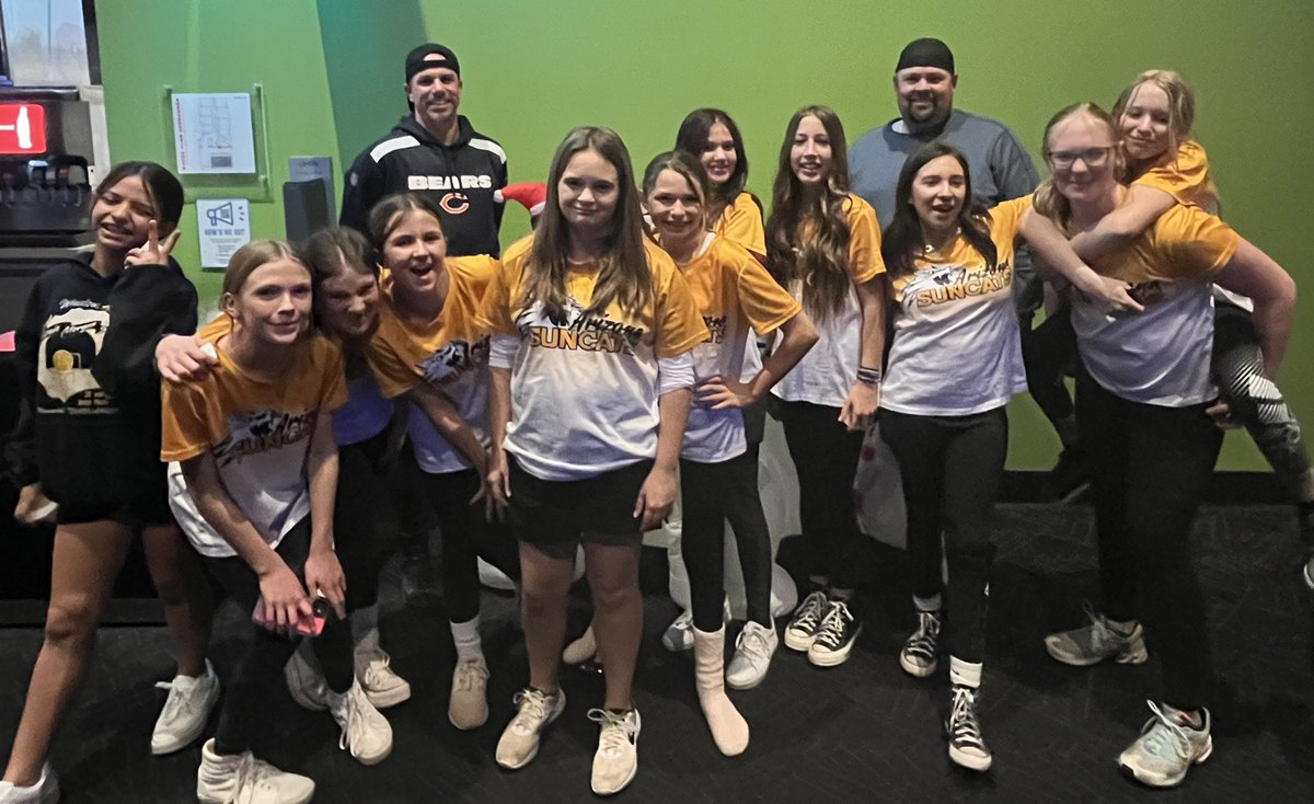 BellaWSuncats's tweet photo. Secret Santa bowling party with The Arizona Suncats 12u Team and Coaches. https://t.co/NVe7zscaLQ