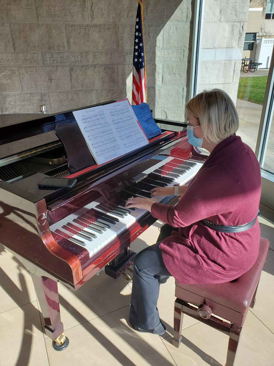 Festive holiday classics added so much joy to this special season! Wonderful job Christine!! <a href="/ChristineMHold1/">Christine_M_Holder</a> @NYPHVH