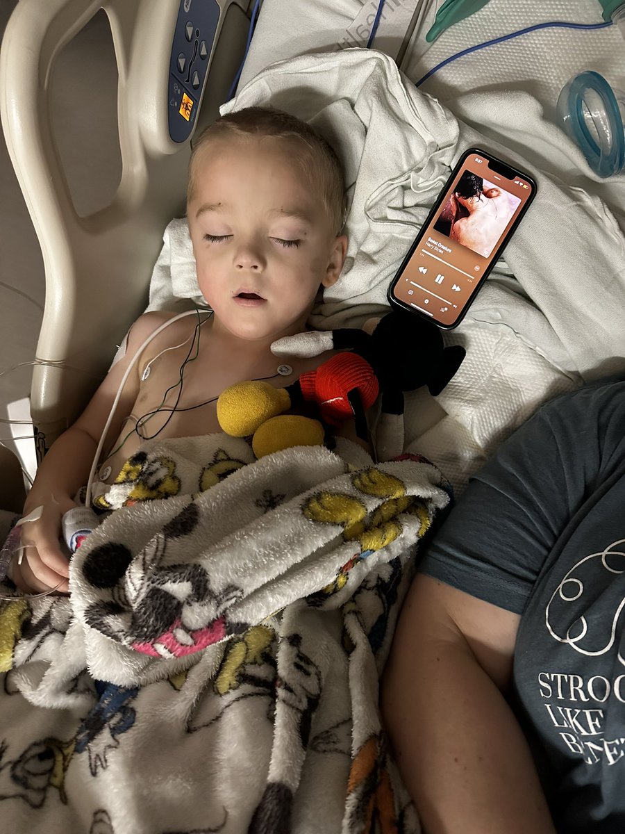 MichaelSimons47's tweet photo. Dear @Harry_Styles,

Thank you for writing the song Sweet Creature. Our 4 year old son is obsessed with this song. He had neurosurgery today and it’s the only thing that will keep him calm. 😂

Little man crushed it today and is now on the road to recovery!

#stronglikebennett https://t.co/FFCZlKXzRM