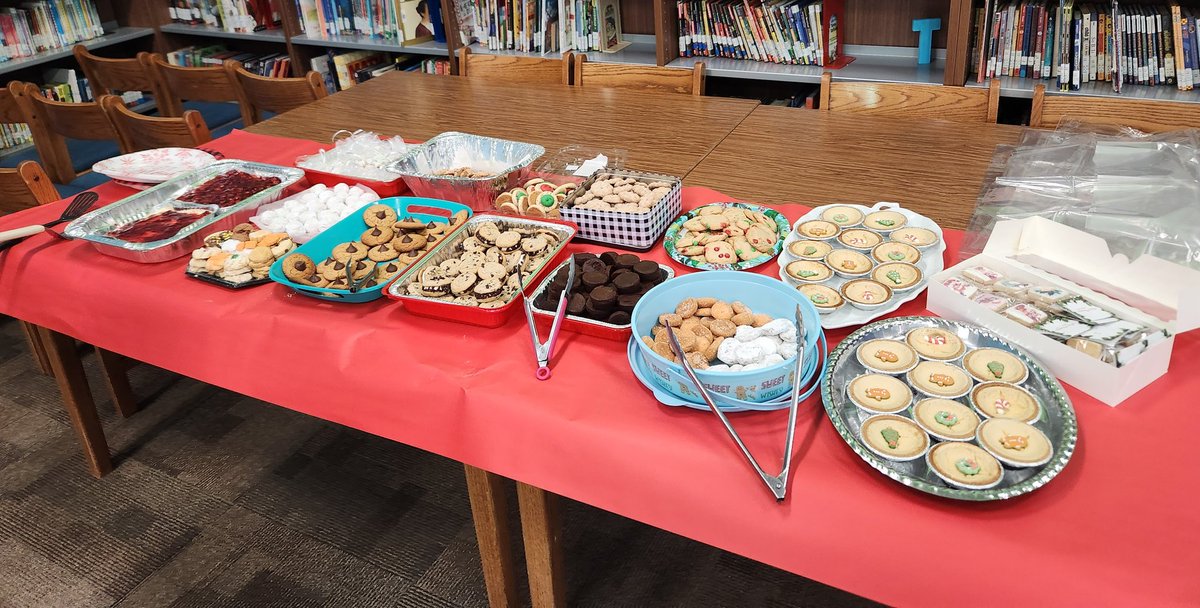 KSchulte_TISD's tweet photo. 1st annual Christmas cookie exchange at Tornillo Intermediate 
Thank you @DelgadoL42 for organizing @TISDSTRONG @nadia_dlr https://t.co/zl8mZ1GW2r