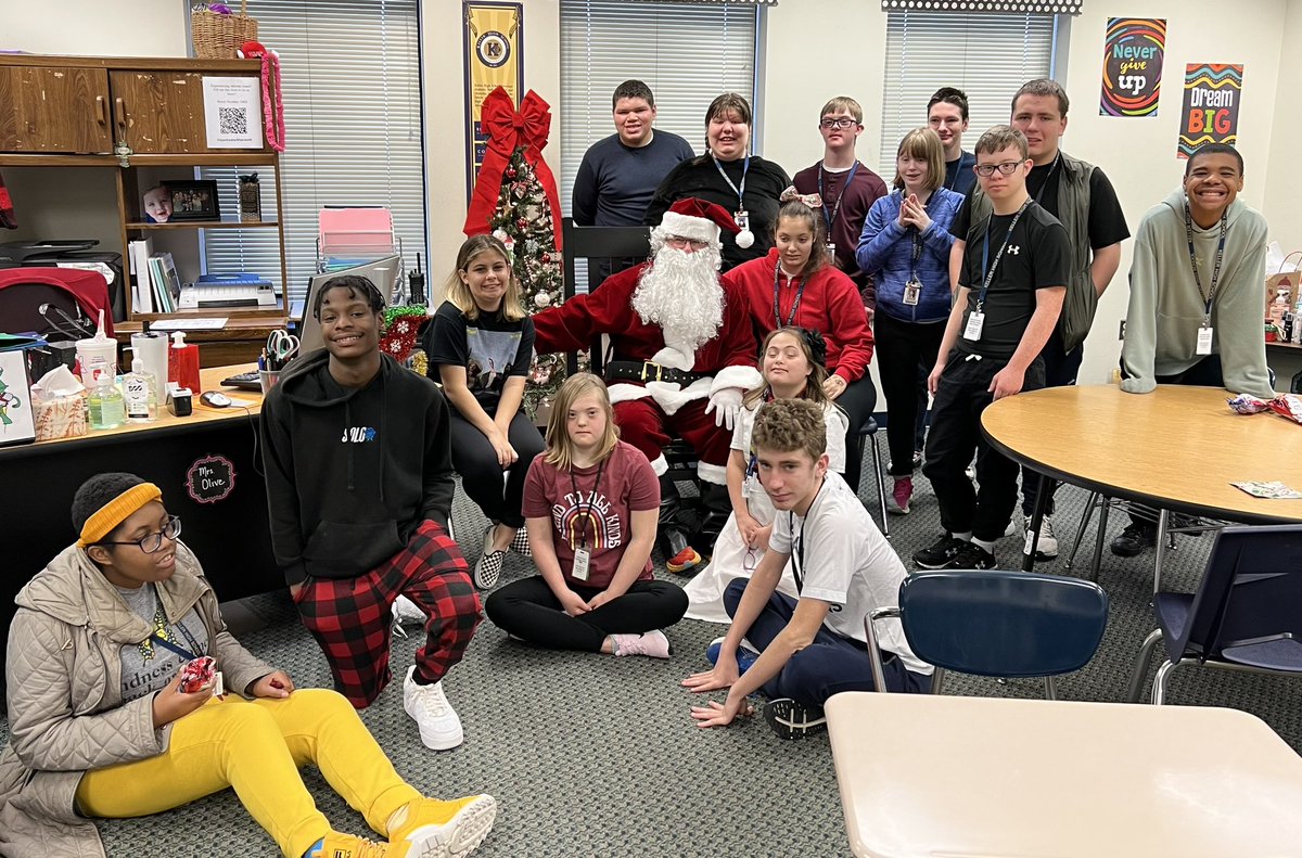 sha_olive's tweet photo. Christmas brunch with our favorite visitor!! @KellerSped @KHSIndianNation https://t.co/eaN0NnIYDR