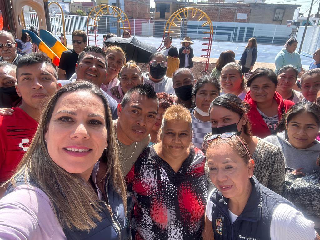 LorenaAlfaroG's tweet photo. Estamos abriendo nuevos espacios de esparcimiento con la inauguración del #ParqueVecinal 🥅⚽ en la Bernardo Cobos.
Este espacio fue solicitado por los vecinos para el sano esparcimiento de las familias de esta y más colonias aledañas. https://t.co/UgiTVo2xsJ