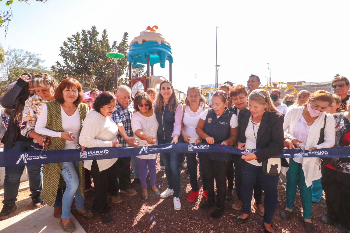 LorenaAlfaroG's tweet photo. Estamos abriendo nuevos espacios de esparcimiento con la inauguración del #ParqueVecinal 🥅⚽ en la Bernardo Cobos.
Este espacio fue solicitado por los vecinos para el sano esparcimiento de las familias de esta y más colonias aledañas. https://t.co/UgiTVo2xsJ
