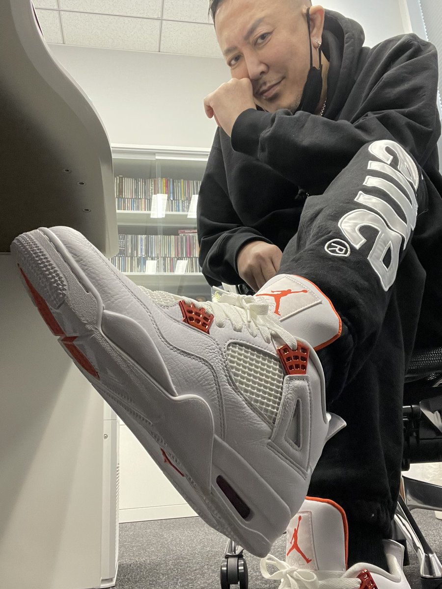 Nagoshi_T's tweet photo. Jordan4 orange metallic https://t.co/9G0gBUtQ7X