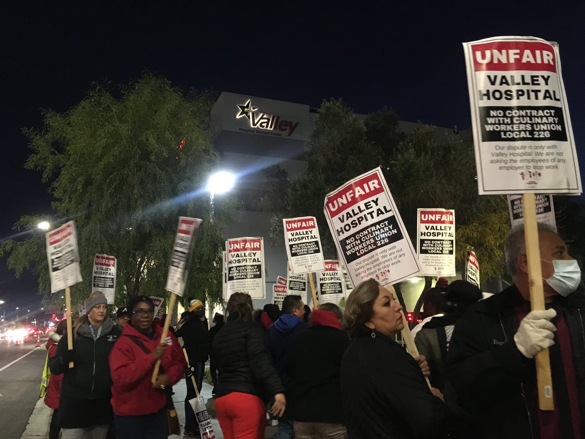 Culinary226's tweet image. Culinary Union picketed outside of @ValleyHealthLV  ahead of a strike authorization vote tomorrow on Friday, December 16, 2022. 

Secretary of State-elect @CiscoForNevada &amp;amp; Commissioner @tsegerblom joined workers on the picket line. #NoContractNoPeace!

culinaryunion226.org/news/press/no-…