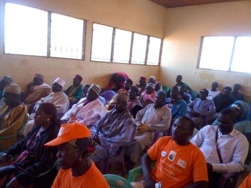 ALIROU's tweet photo. Autonomisation des femmes au #Sahel, lancement du #Swedd2 @CampagneSWEDD dans l'arrondissement de #Nganha par le Sous-préfet en présence des #OSClocales les représentants du @MinsanteCMR. La population dit merci à @UNFPACameroon @DrJustinKoffi @tappingdiotima @unicefcameroon https://t.co/EYgUDAXJ5s