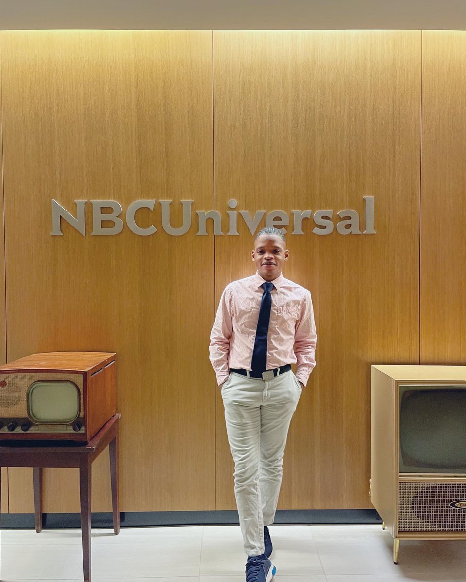 FredlynTV's tweet photo. Today was my last day as an intern at @NBCChicagoToday. Although I'm sad that the semester went by so fast, I know my future is looking brighter, thanks to @nbcchicago @NBCUniversal #internatnbcu #nbcu #internatnbc #mmj #reporter #news #intern #media #job #anchor #grateful #love https://t.co/zBb2hBIZGO