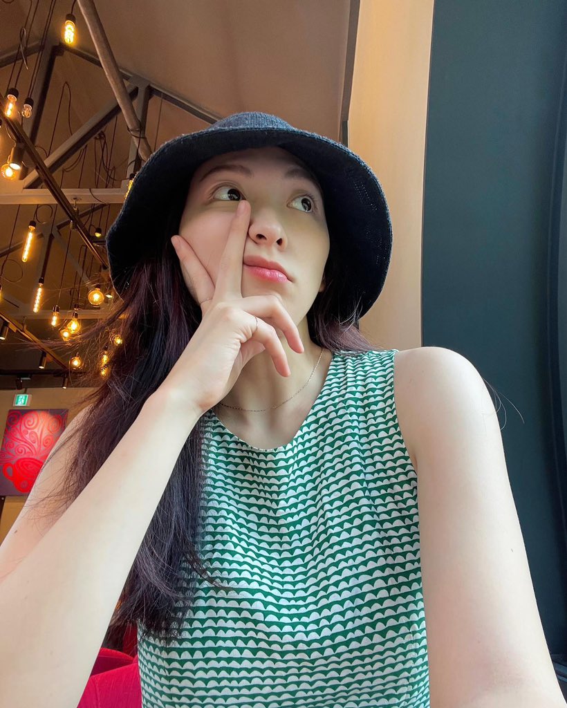 나랑 JY 세계관 밀어볼 사람
손주연 강지영의 만남을 기원합니다🥺🥺
성대 여자 둘이 같이 찍은 셀카가 너무 보고픔,,