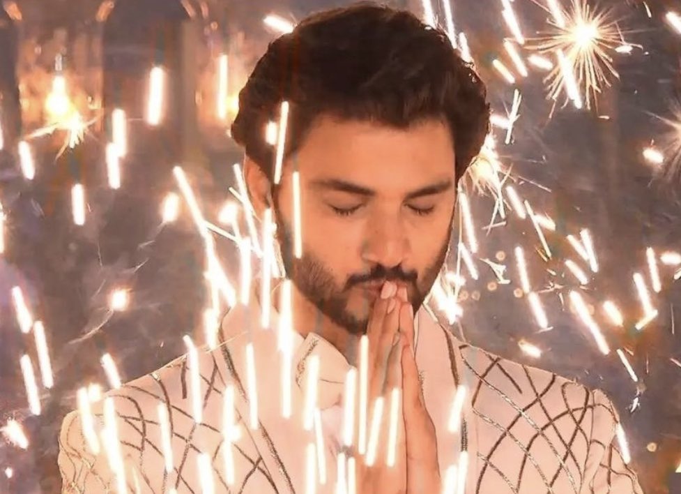 nirvana_vibes's tweet photo. My Last Day Votes #VoteForRohit
#Rohit Praying for you to reach Top 3🤞, and if and when Suitcase offers, GRAB IT & GO!!! DON’T BE DIPLOMATIC!!🤞🙏🏼👍👍 @rohitsahni25 @Marinasofficial
#BiggBossTelugu6 #BiggBoss6Telugu https://t.co/4YFPqvlA5q