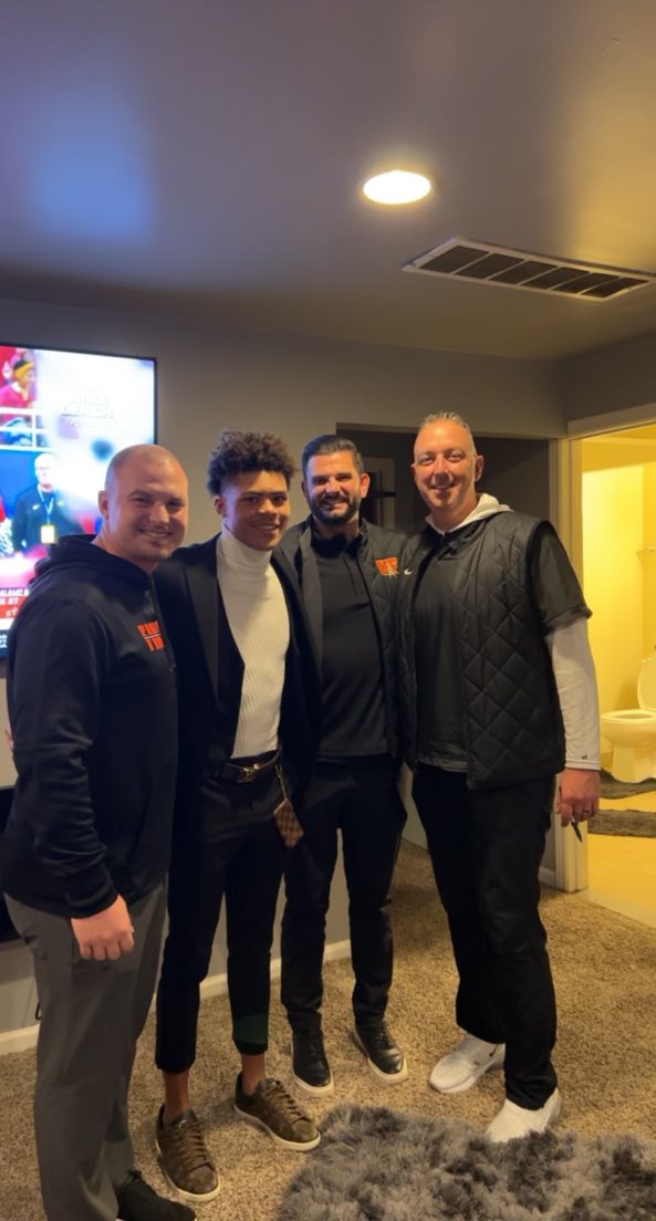 damarionarring6's tweet photo. After A Great Home Visit, I Would Like To Announce That Im 100% Committed To The University Of Findlay🧡🖤 #1Team @KoryAllen @Coach_Coughlin  @KyleOhradzansky @Jordanlynch06 @CoachTreyMC https://t.co/WfUx24rrT3