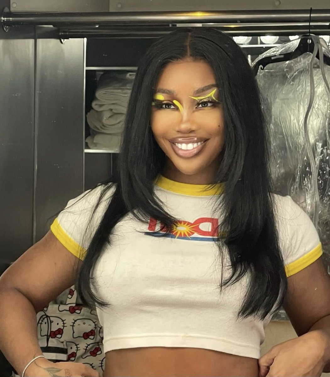 zerochartsdata's tweet photo. #ZCUpdate📊: @sza has now spent 45 weeks at #1 on the ZC Albums Top 50 Chart, extending her record as the artist with most weeks spent at #1. https://t.co/2EKrhKhwG1