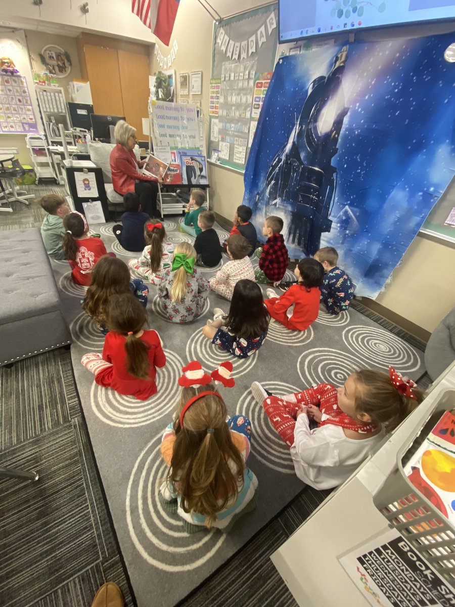 molly_hornsby's tweet image. Thank you @MGriffin529 for reading The Polar Express book to my class! It was exciting to hear their thoughts as they compared the book and the movie! After you left they continued their thinking by sorting pictures to compare them! #makinglearningmagical @BeckElem @beck_kinder
