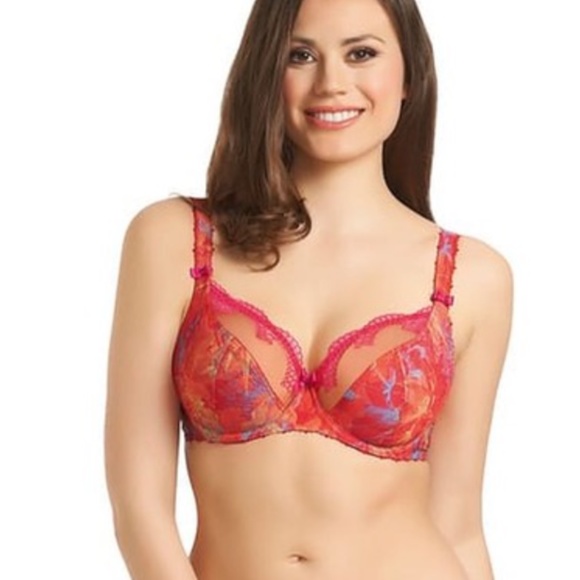 andreacheeky's tweet photo. So good I had to share! Check out all the items I'm loving on @Poshmarkapp #poshmark #fashion #style #shopmycloset #freya #levis #topshop: https://t.co/LHiGEj2ZlZ https://t.co/maVgp1YQaR