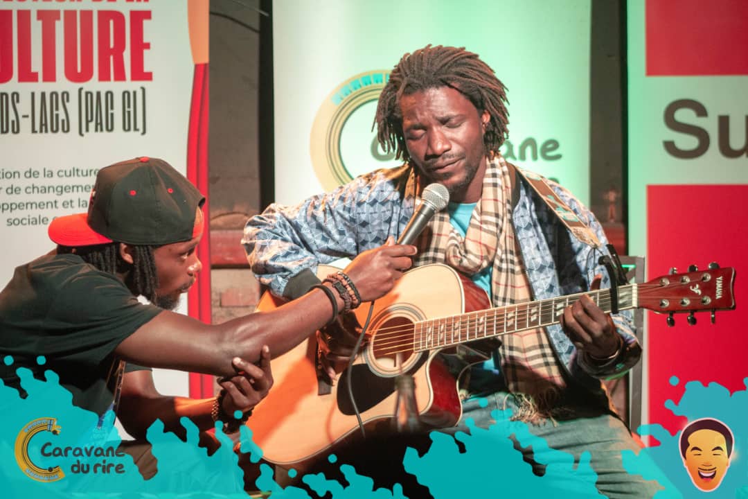 Retour en image sur notre soirée #minigala d’hier qui a été un bon mélange d’#humour, de slam et de chant.

RDV ce soir pour le dernier mini gala de notre 5ème édition en attendant le #concoursinterscolaire, l’humour marathon et le Grand GALA  #zeropolemik
#caravanedurire #rdc