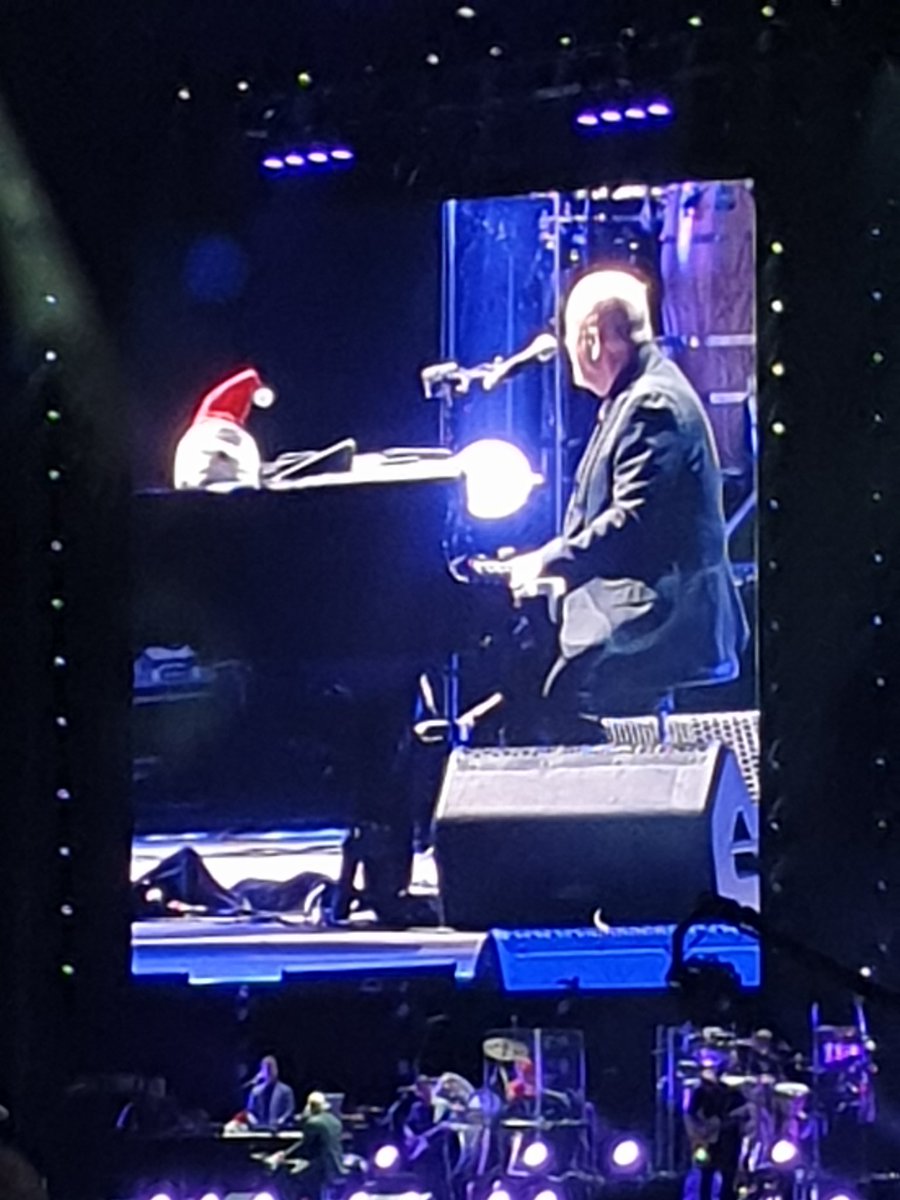 GeesMatt's tweet photo. @katherinefeeney "My Life" live was amazing as always. Glad @billyjoel made it to the list!! https://t.co/24bWSoX7tV
