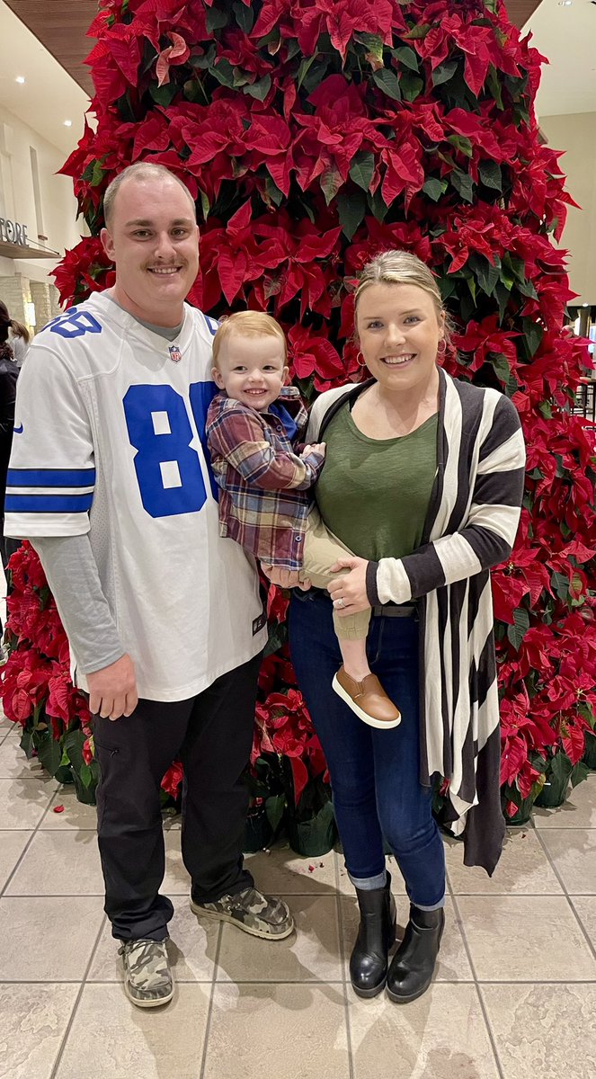 MotherMadyyy's tweet photo. So thankful for my lil family 🫶🏻🎄 https://t.co/g31N3hcjcr