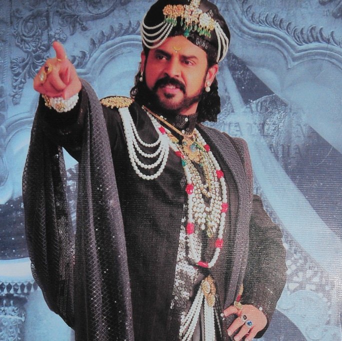 ChVJKumr's tweet photo. విక్టరీ వెంకటేష్ గారు హీరోగా పి.వాసు గారి దర్సకత్వంలో నటించిన హారర్ కామెడీ చిత్రం #నాగవల్లి కి నేటితో 12సంవత్సరాలు పూర్తి(విడుదల తేది:16/12/2010).
@VenkyMama @MsAnushkaShetty @richyricha @shraddhadas43 @poonamkaurlal #PVaasu
#BellamkondaSuresh @realgurukiran
#12YearsForNagavalli https://t.co/3DlMMEnxUv