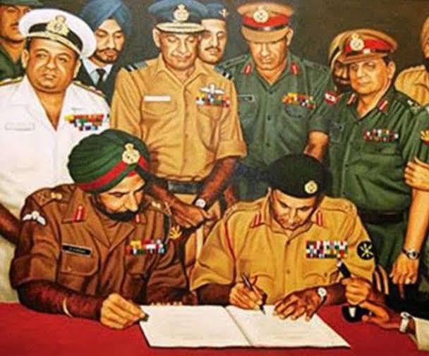 आज ही के दिन 16 दिसंबर 1971 को ढाका में भारतीय सेना के अदम्य साहस, पराक्रम व शौर्य के आगे पाकिस्तान की सेना ने घुटने टेक दिए थे।
युद्ध मे अपना सर्वोच्च अर्पण करने वाले माँ भारती के वीर सपूतों को नमन व "विजय दिवस" की हार्दिक शुभकामनाएं। 
जय हिंद🇮🇳 वन्देमातरम् 🚩
#VijayDiwas