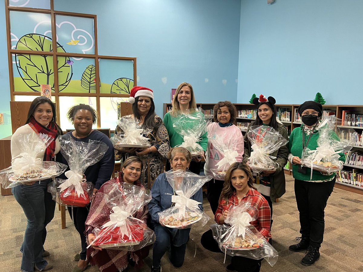 nadia_dlr's tweet photo. @KSchulte_TISD @DelgadoL42 Missing a few, but it was great to see everyone with their cookie basket. 😋 #TISDProud https://t.co/7Xsw4kfeKw