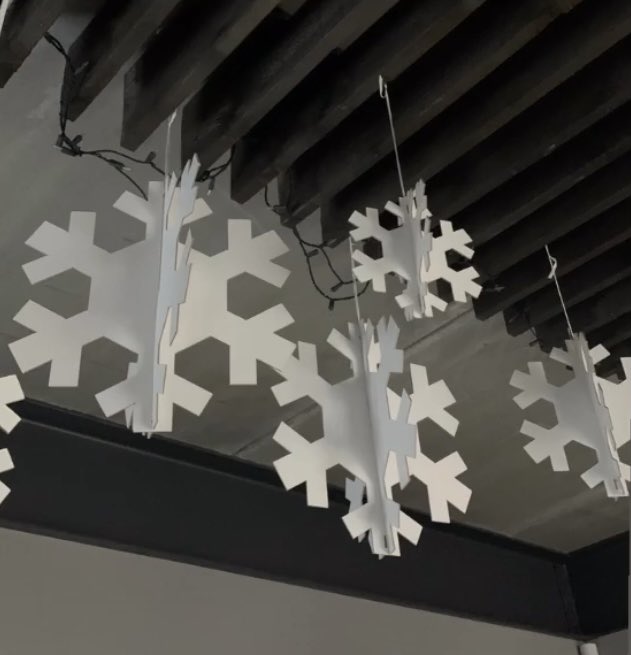 Last minute Christmas decorations?🎄❄️
We’ve got you sorted! 

Our design team can help your ideas come to life ✨

📧 info@alexanderboyd.com 
📞 02890301115

#printing #christmas #christmasdecor #snowflakes #deisgn #cutout #ideas #lastminutedetails