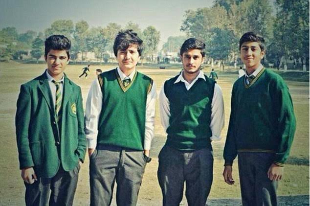 1990Waleedz's tweet photo. وقت نے پھر ہمیں پکارا ہے💔 
دیکھ تو کل بھی ہارا تھا تو آج بھی ہارا ہے🥹 https://t.co/Sdh09gql9o