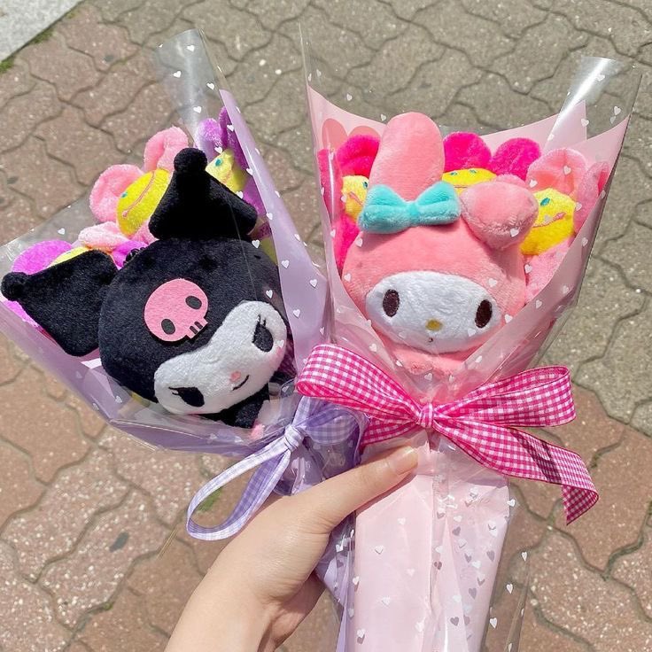 sanriodaily's tweet photo. what if we got each other kuromi and my melody bouquets 👉👈
💫 https://t.co/KwuSs82KYJ