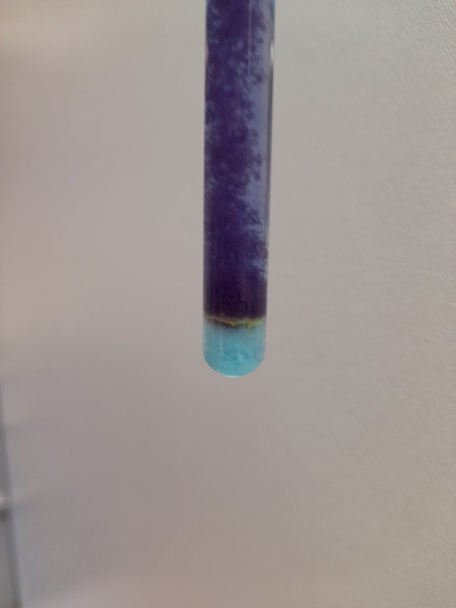 fischkopf1897's tweet photo. Gestern im Labor: Buntes Zeug!

Nachdem nun meine Analyse der Urotropin-Gruppe und der (NH4)2S-Gruppe fertig ist, darf ich nun auch zur HCl-Gruppe und H2S-Gruppe vordringen! https://t.co/79WXTgSo6E