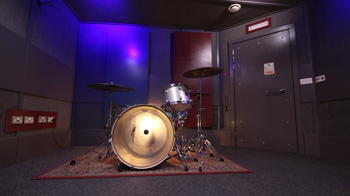 Our rehearsal rooms are professional spaces for artists that are seeking the best sounding rooms around to craft their songs to perfection. 

Whether you're practicing for a gig, a tour, a festival, or just fancy a jam, Soundlab Studios is the perfect place to rehearse.