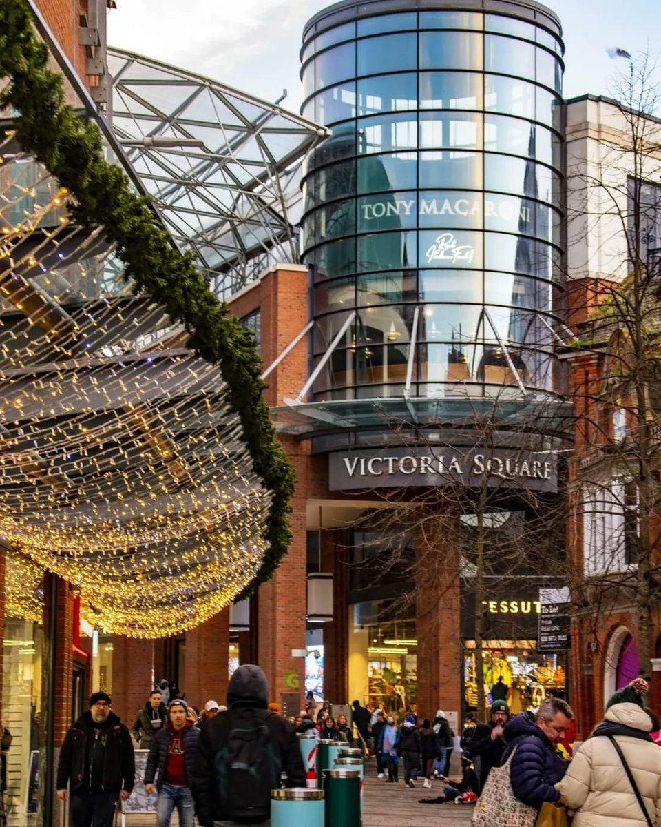 Irishpie1's tweet photo. Die letzten Weihnachtseinkäufe im Victoria Square Belfast 🎁🎄
------------
The last minute Christmas shopping in Victoria Square Belfast 🎁🎄 #christmasshopping #nordirlandblog #nordirlanderleben #visitnorthernireland #northernireland #belfast #belfastcity #victoriasquare https://t.co/lmft7s0E6p