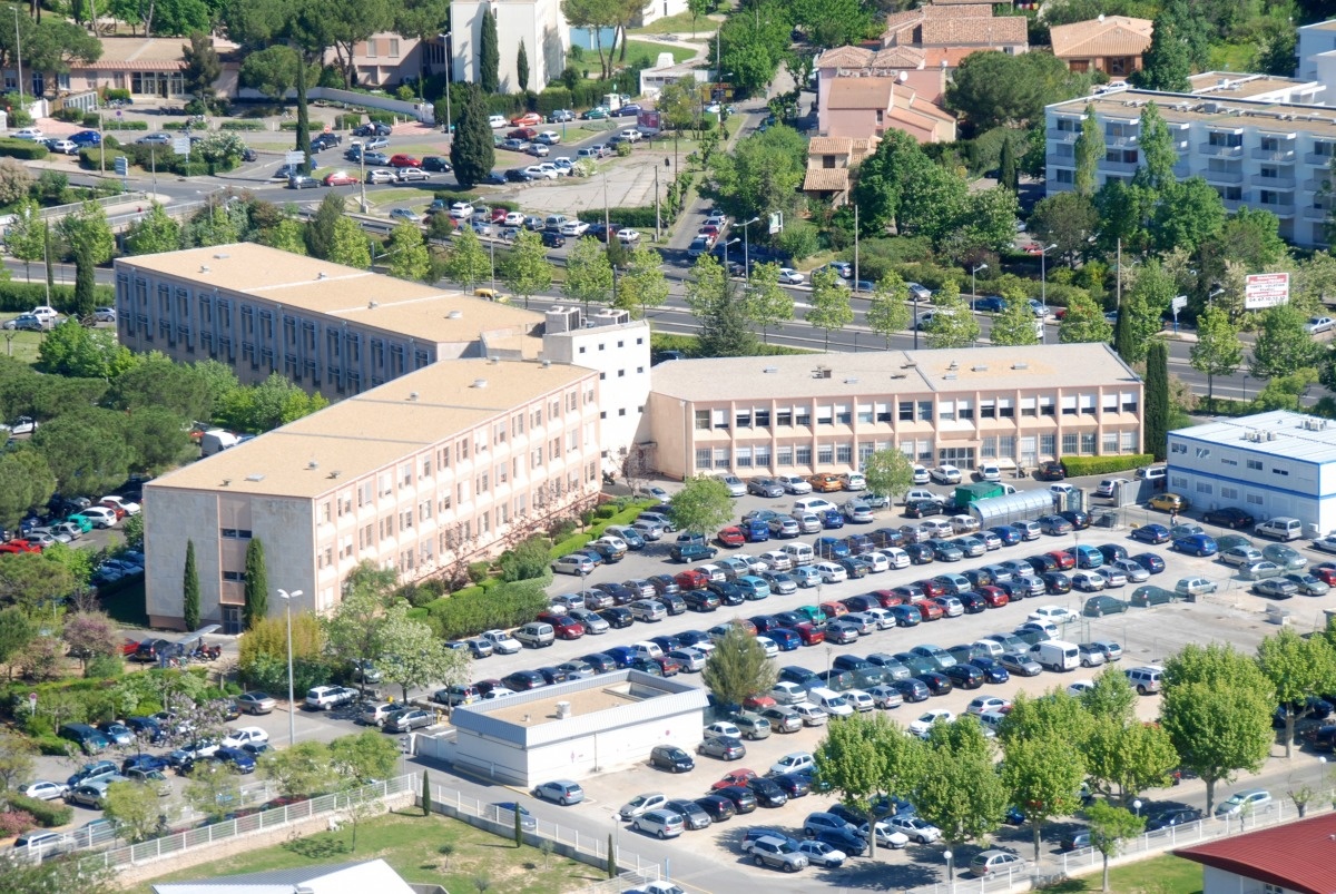 CHU_Montpellier's tweet photo. #FridayJob 📞☺️ Nous recherchons un(e) #standardiste, pour renforcer l’équipe de traitement des appels localisée à l’accueil du Centre Administratif André Benech.
📧 Envoyer votre #candidature à l’adresse suivante : recrutementannonce@chu-montpellier.fr https://t.co/btLZQtoHNF