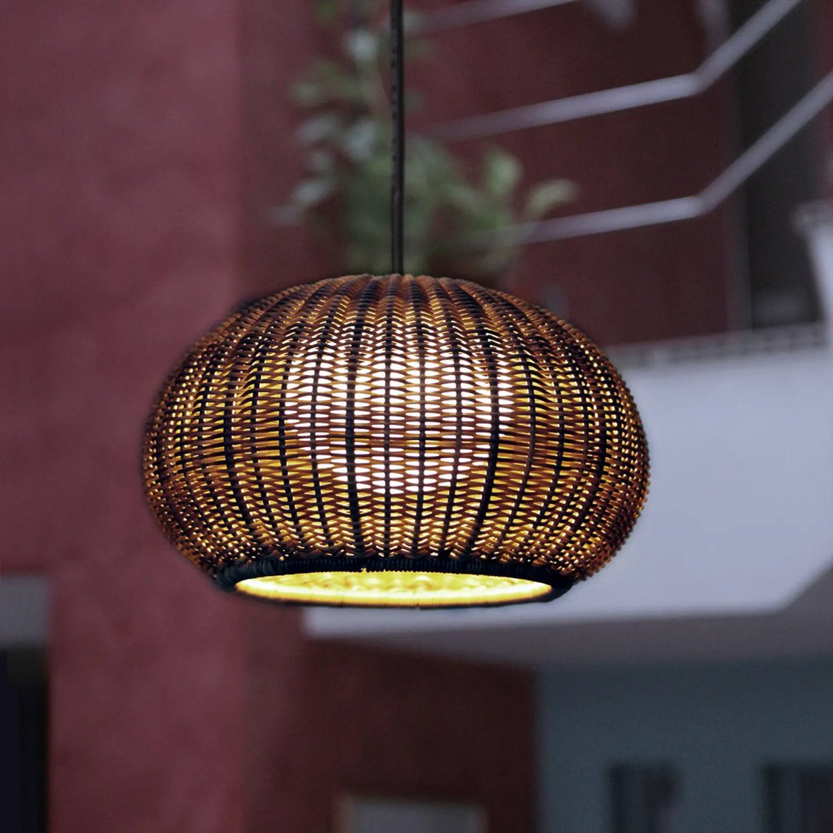 lightingspain's tweet photo. Are you looking for a lamp that can be used both indoors and outdoors? The answer to your question is Garota, a family of marine-inspired designer lamps from the lighting company @boverbarcelona.
The Garota luminaire provides decorative lighting for the surrounding environment https://t.co/wM5m3PjpQR