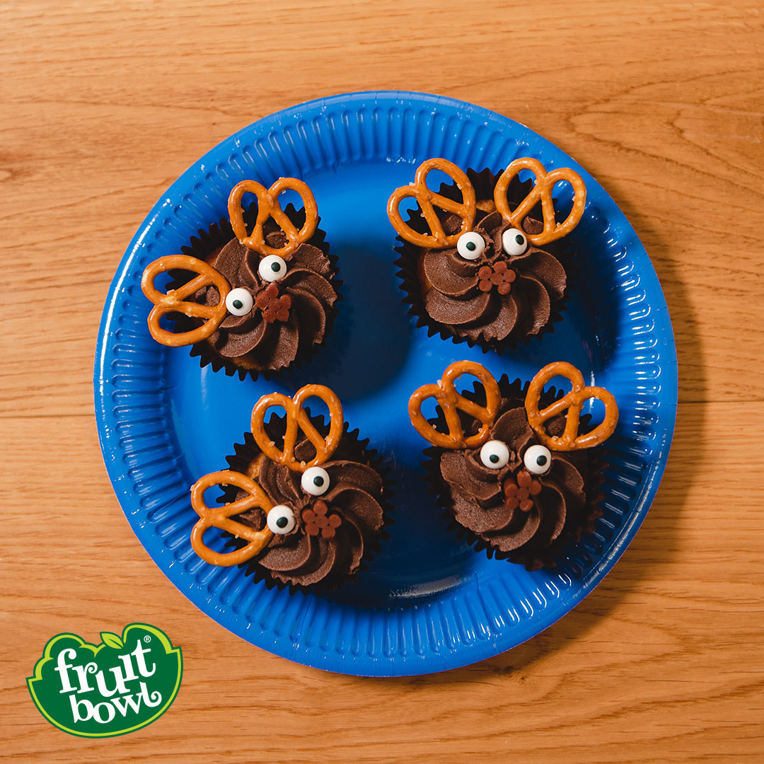 These lovely Christmas Reindeer Cakes are easy for little hands to bake, and so much fun for them to decorate with their favourite Peelers. Be sure to tag us in the final bakes🦌 Click the link below for the recipe #FruitMadeFun fruit-bowl.com/recipe/christm…