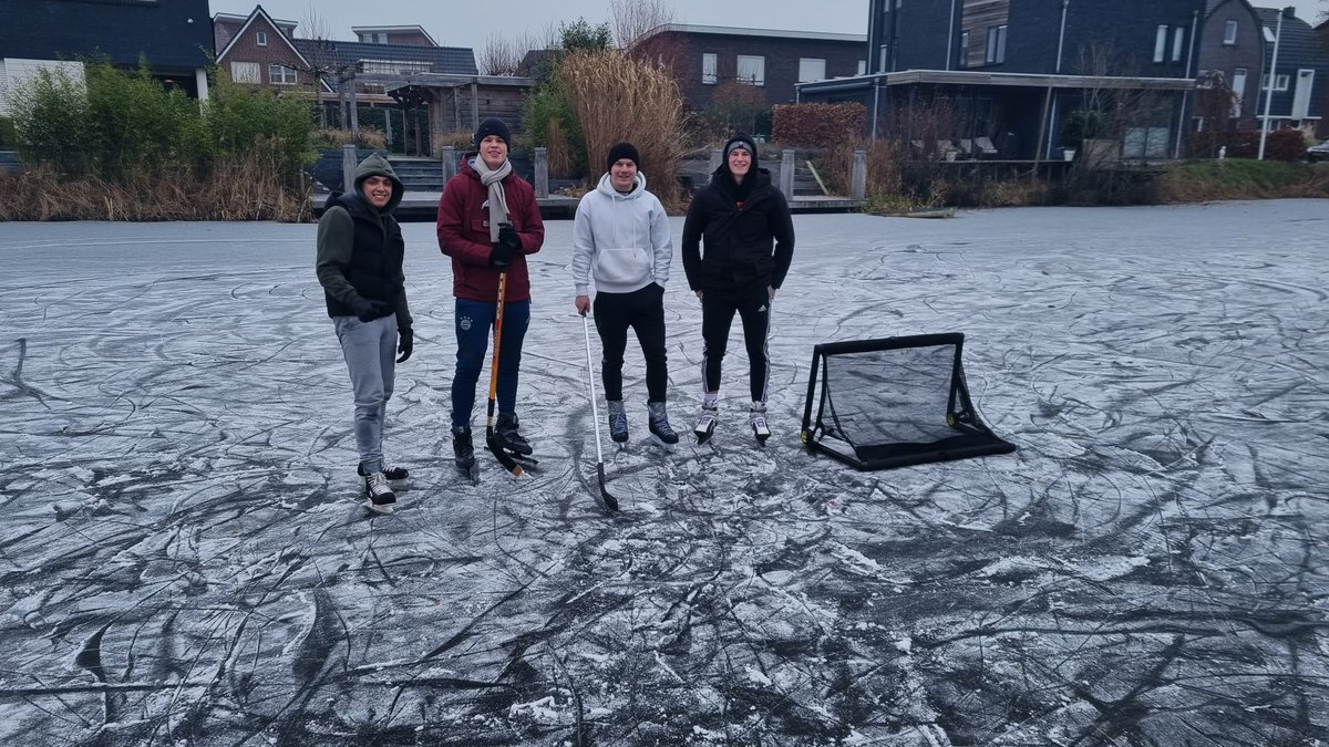 1_jo23's tweet photo. Winterstop en deze boy's houden de conditie op peil.
Goed bezig mannen❄️❄️ https://t.co/VXuav0w29A