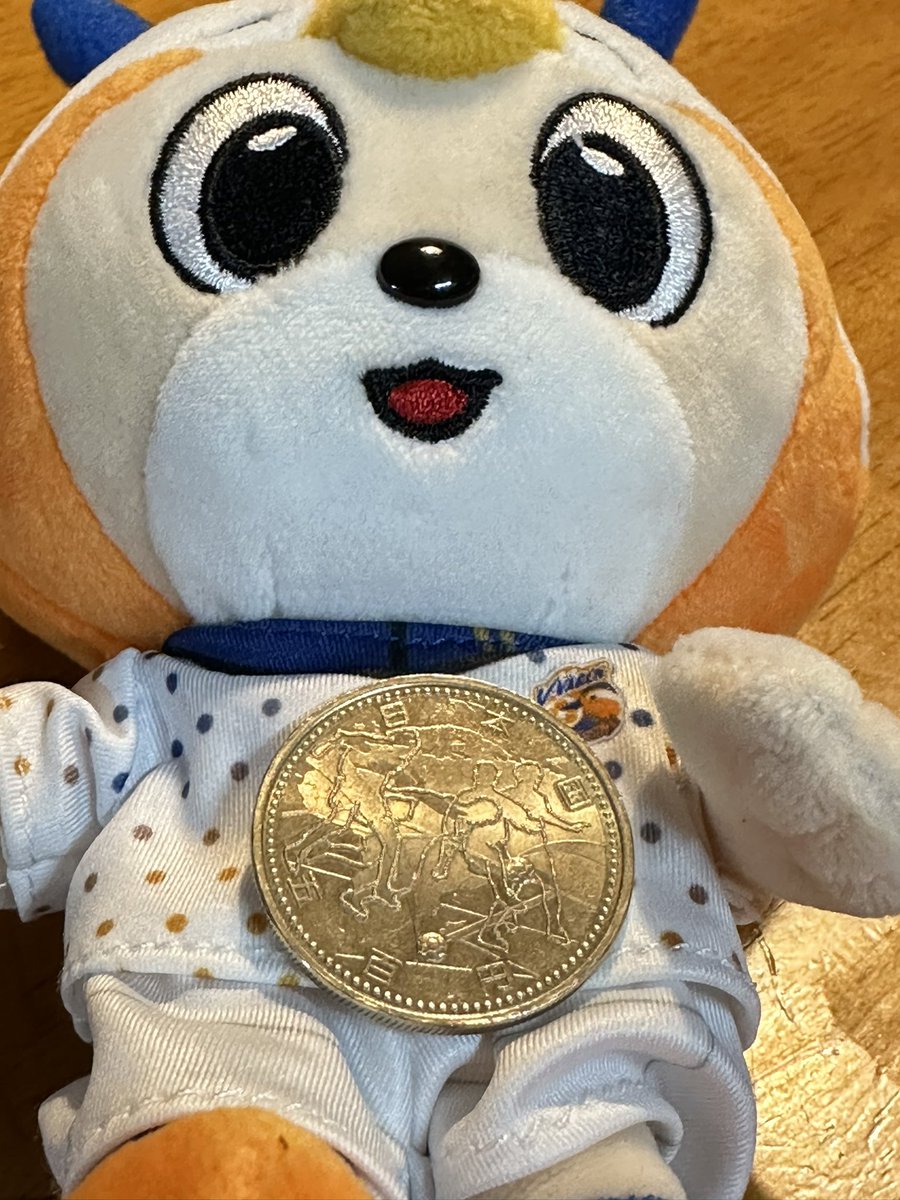 ko_viv's tweet photo. いつの間にか財布に入ってた
この500円玉✨😂
#FIFAWorldCup #FIFAWorldCup2002
#サッカー日本代表 #daihyo #jfa https://t.co/9KYnQLET6Z