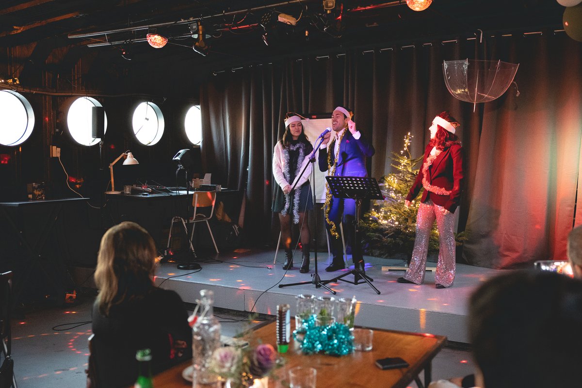 oakynews's tweet photo. Thank you to our stand-up comedians, singers, presenters and DJs. It turned out we have so many hidden talents at Oaky.
Enjoy your well-deserved holidays and celebrate the upcoming festivities to the fullest! ❄️
#oaky #oakyfamily #amsterdamstartup #christmas #xmas https://t.co/2RC4Se1KXm