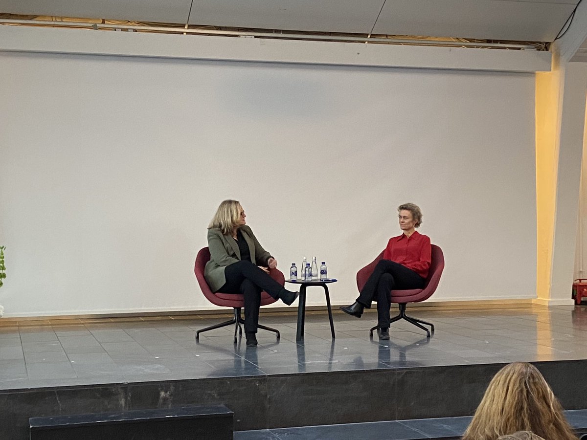BirtheLarsenCph's tweet photo. I går havde vi den afsluttende konference på ulighedsplatformen på @CBScph #CBSinequality
@lise_vesterlund talte om sin bog om hvordan ikke-karrierefremmende arbejdsopgaver på arbejdspladsen leder til lønulighed mellem mænd og kvinder. Og hvis kvinder siger nej er det ildeset https://t.co/yiRntyYOJD