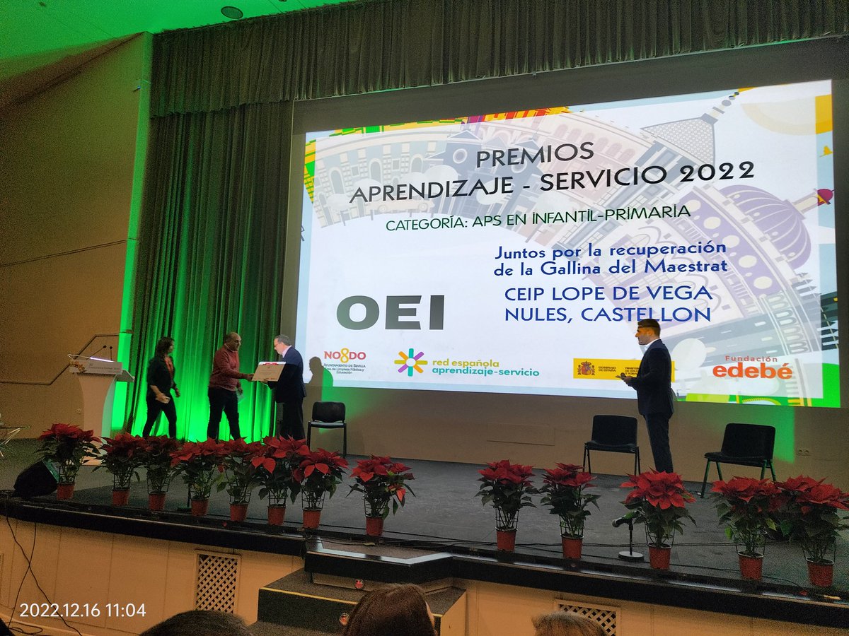 "La escuela debe transmitir valores como el compromiso con la comunidad de aquí nuestro apoyo con estos #PremiosApS2022" @EspacioOEI 
Proyecto: Juntos por la recuperación de la gallina del maestrat
Enhorabuena
<a href="/educaSGCTIE/">Educación SGCTIE</a> <a href="/GRUPOEDEBE/">edebé</a> <a href="/Ayto_Sevilla/">Ayuntamiento de Sevilla</a>