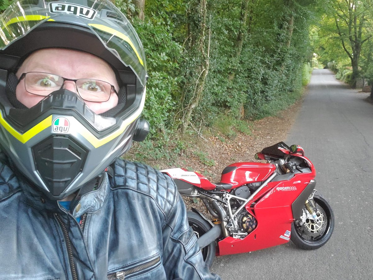 mototingle's tweet photo. Are you going Odeon Bristol on the 9th of January 2023 to watch Budget Bike Battle Bavaria ?

Asking as, I’ll be there 🏆

Might have to leave the BBB Italia 999 at home as the weather in Jan will be grim 🌧️ 

#BudgetBikeBattle #BBBbavaria #44Teeth https://t.co/yX7HW1rNzs