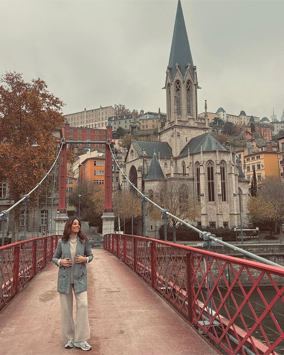 MonicaSdelMonte's tweet photo. Ser feliz con lo que tienes.
Porque la felicidad no se mide. Se vive.
#entresuspirosyuncafe
GRACIAS
#lyon #lyonsecret #france #inspoquote #winteroutfit #instatravel #travelgirl #europetravel #inspostyle #lifestyleblogger #lifestyle #mo_mnk https://t.co/1ULNeeAPhR