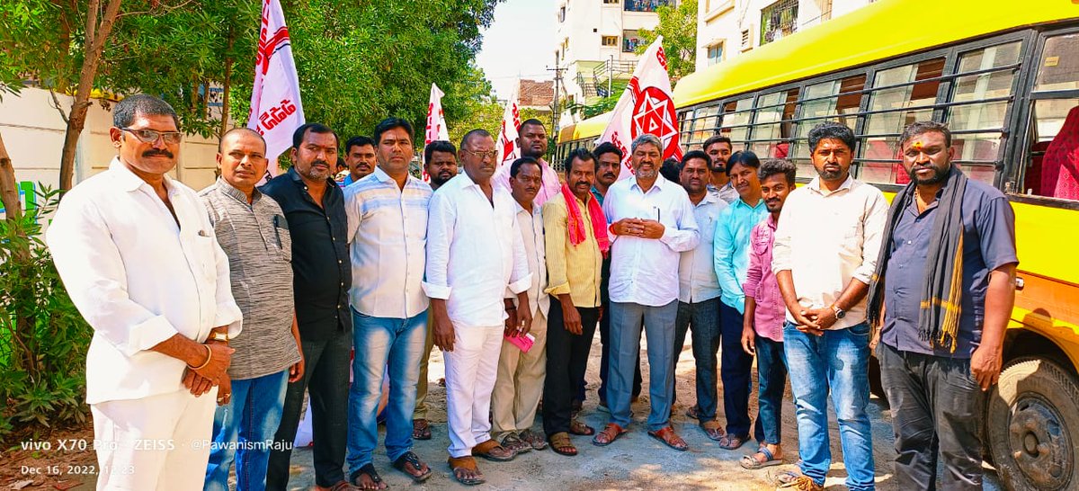 tc_varun's tweet photo. 3వ రోజు విజయవంతంగా జనసేన శ్రమదానం..
శిధిలమైన రహదారులకు మరమ్మత్తులు..
ఇలాంటి మంచి కార్యక్రమాలు నిర్వహిస్తున్న అధినేత శ్రీ @PawanKalyan గారికి అలాగే అనంతపురం అర్బన్ ఇంచార్జ్ &amp; జిల్లా అధ్యక్షులు శ్రీ @tc_varun గారికి 27,30వ డివిజన్లు లోని స్థానిక కాలనీవాసులు ధన్యవాదాలు తెలిపారు. https://t.co/QoUYttooke