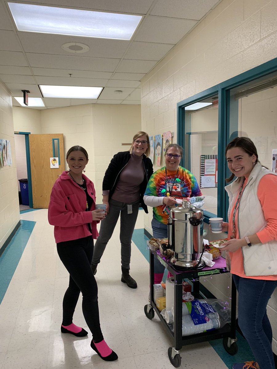 Gsuperlearners's tweet photo. Thank you for the sweet treats and hot beverages Ms. Andujar and Mrs. Larsen! It was a nice surprise on a rainy December day. @PoplarTreeES @MsTurnerPTES @MsPerlish @KeleherAART https://t.co/NbKbHJ5Avg