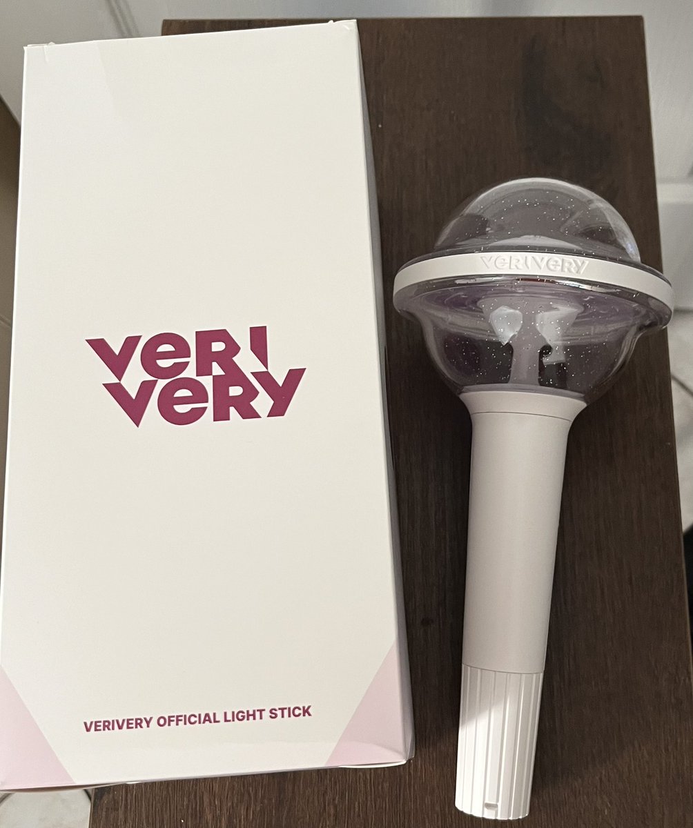 Merci à @FranceVerivery pour cette CG 😊 (le lightstick est trop beau 😍)