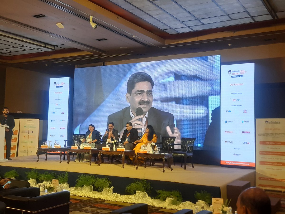 college_dunia's tweet photo. Our first panel discussion- ‘Skills of the Future’ was a revelation of great insights from some highly coveted academicians:

Mr. Anand Dhand,
Dr. Abhilasha Gaur @EssciIndia,
@sridevisira, Wg Cdr Rachit Bhatnagar @aeroavssc 

#CDConnectDelhi

#CDVision2047  #CollegeduniaConnect https://t.co/OxRhlxpwVb