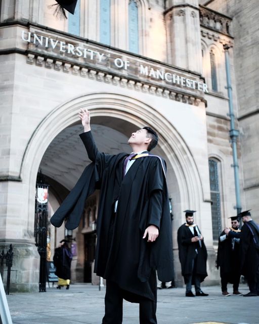 OfficialUoM's tweet photo. To all our graduates who braved the cold for a photo under the iconic Whitworth arch 🙌❄️ 

Pictured: Alejandra, Brian and Alicia.

#UoMGraduation https://t.co/8A4cBLy79B