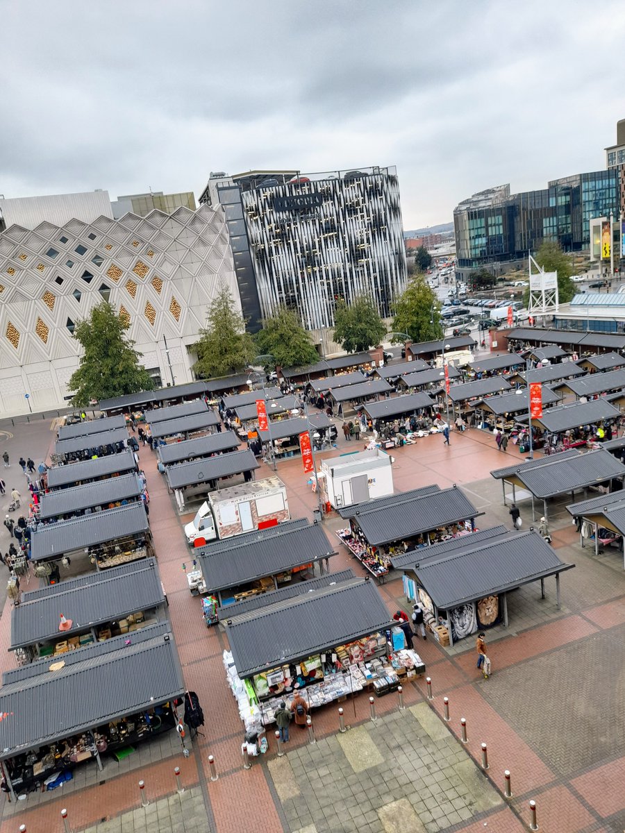 LeedsMarkets's tweet photo. We are undertaking consultation on a proposal which we think will  enhance &amp; complement Leeds City Centre markets.  However we would love to hear what our customers think about the new food, beverage &amp; entertainment container proposal.

Link to survey 👇
https://t.co/RhOcVDY6yq https://t.co/fugXYkANb8
