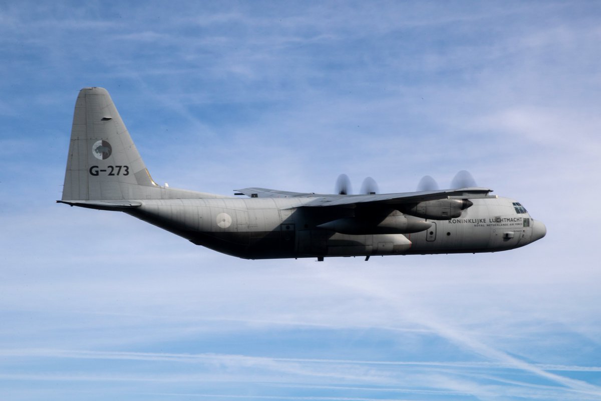 TekstPast's tweet photo. Oefening Orange Bull @Kon_Luchtmacht loopt vandaag af. Inzet C-130's Hercules @VlbEindhoven vrijwel nihil. Tegenvaller voor @KCTinfo en @11Luchtmobiel. Kan @VlbEindhoven overzicht geven hoeveel % van geplande vluchten #OrangeBull er daadwerkelijk is gevlogen? #dtv https://t.co/OvvvKEb3Go